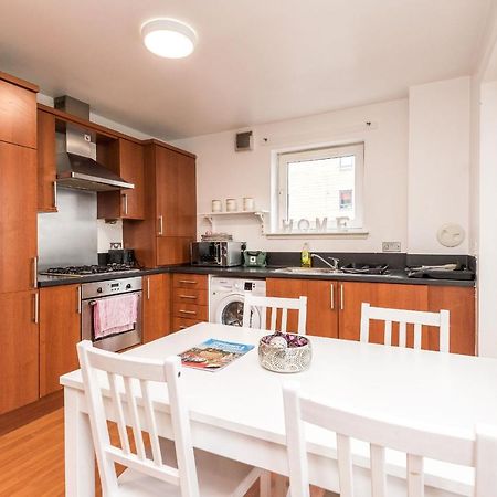 Modern Spacious 3 Bedroom City Centre Apartment - Free Parking - Private Balcony Edinburgh Luaran gambar