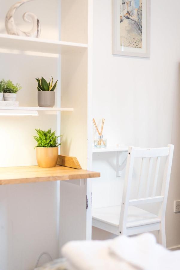 Modern Spacious 3 Bedroom City Centre Apartment - Free Parking - Private Balcony Edinburgh Luaran gambar