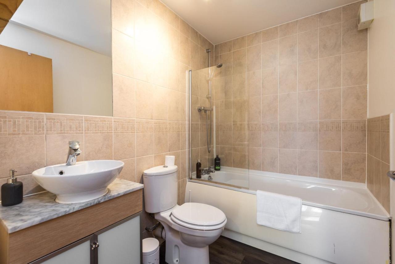 Modern Spacious 3 Bedroom City Centre Apartment - Free Parking - Private Balcony Edinburgh Luaran gambar