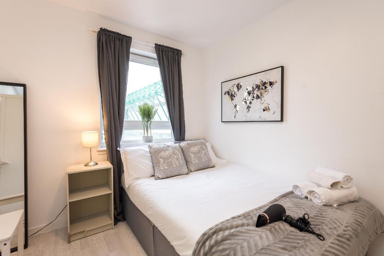 Modern Spacious 3 Bedroom City Centre Apartment - Free Parking - Private Balcony Edinburgh Luaran gambar