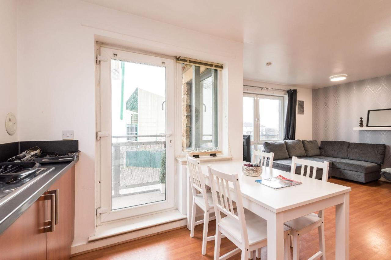 Modern Spacious 3 Bedroom City Centre Apartment - Free Parking - Private Balcony Edinburgh Luaran gambar