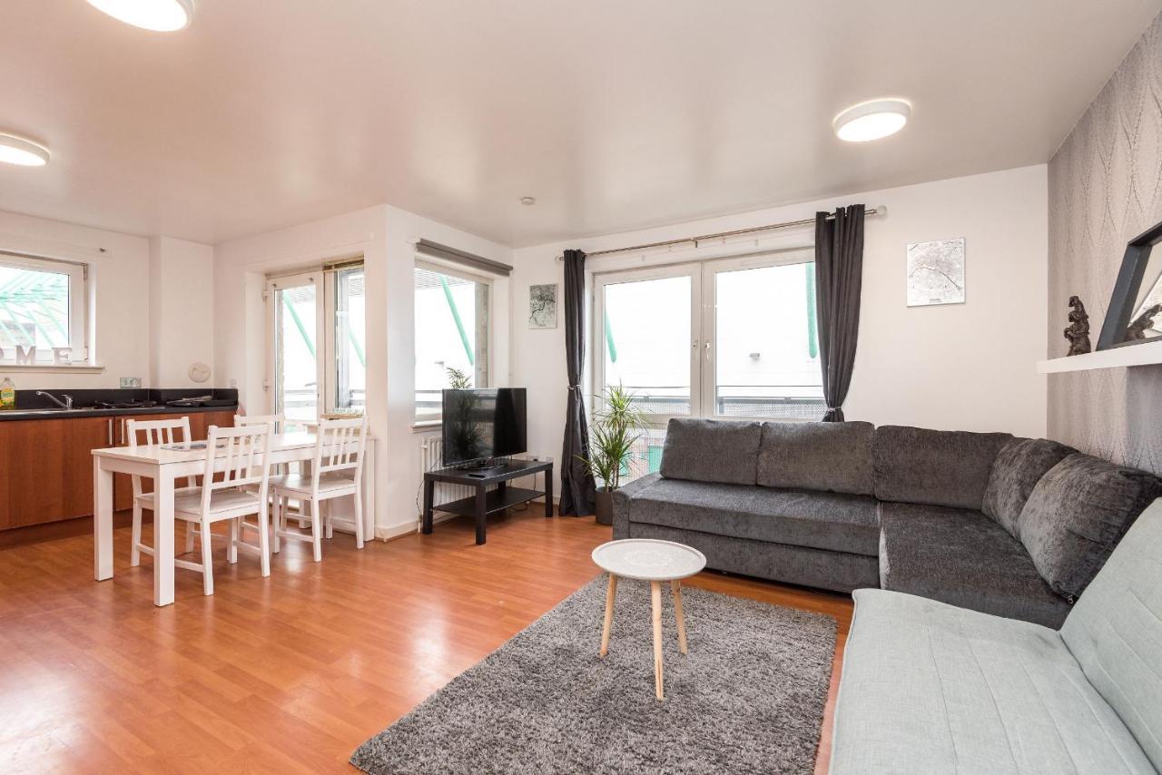 Modern Spacious 3 Bedroom City Centre Apartment - Free Parking - Private Balcony Edinburgh Luaran gambar
