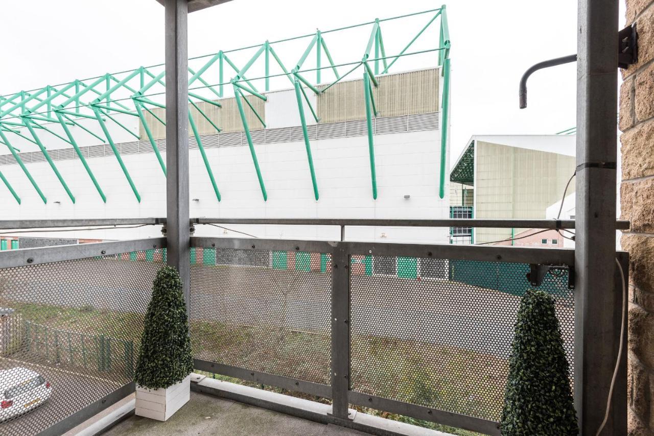 Modern Spacious 3 Bedroom City Centre Apartment - Free Parking - Private Balcony Edinburgh Luaran gambar