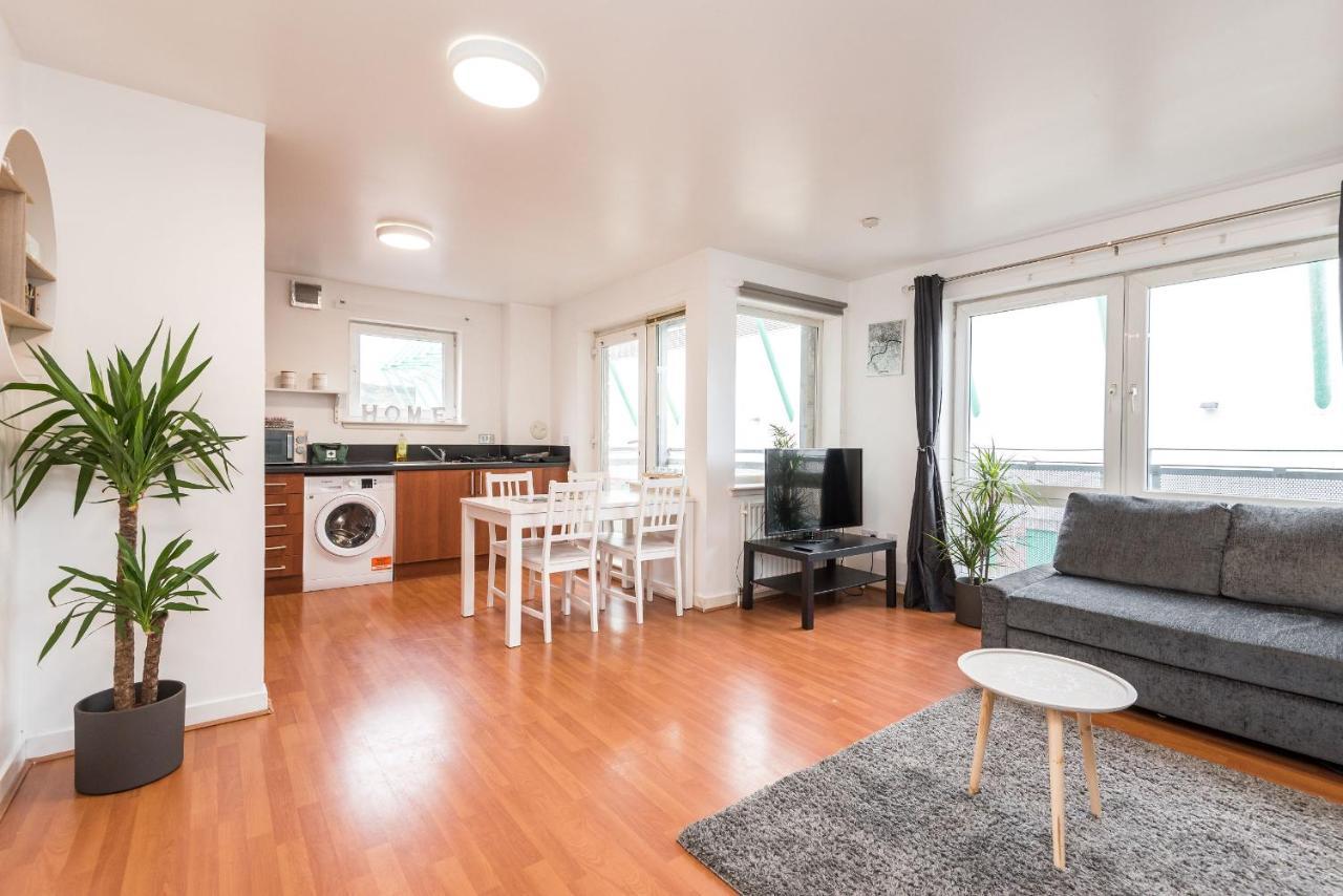 Modern Spacious 3 Bedroom City Centre Apartment - Free Parking - Private Balcony Edinburgh Luaran gambar