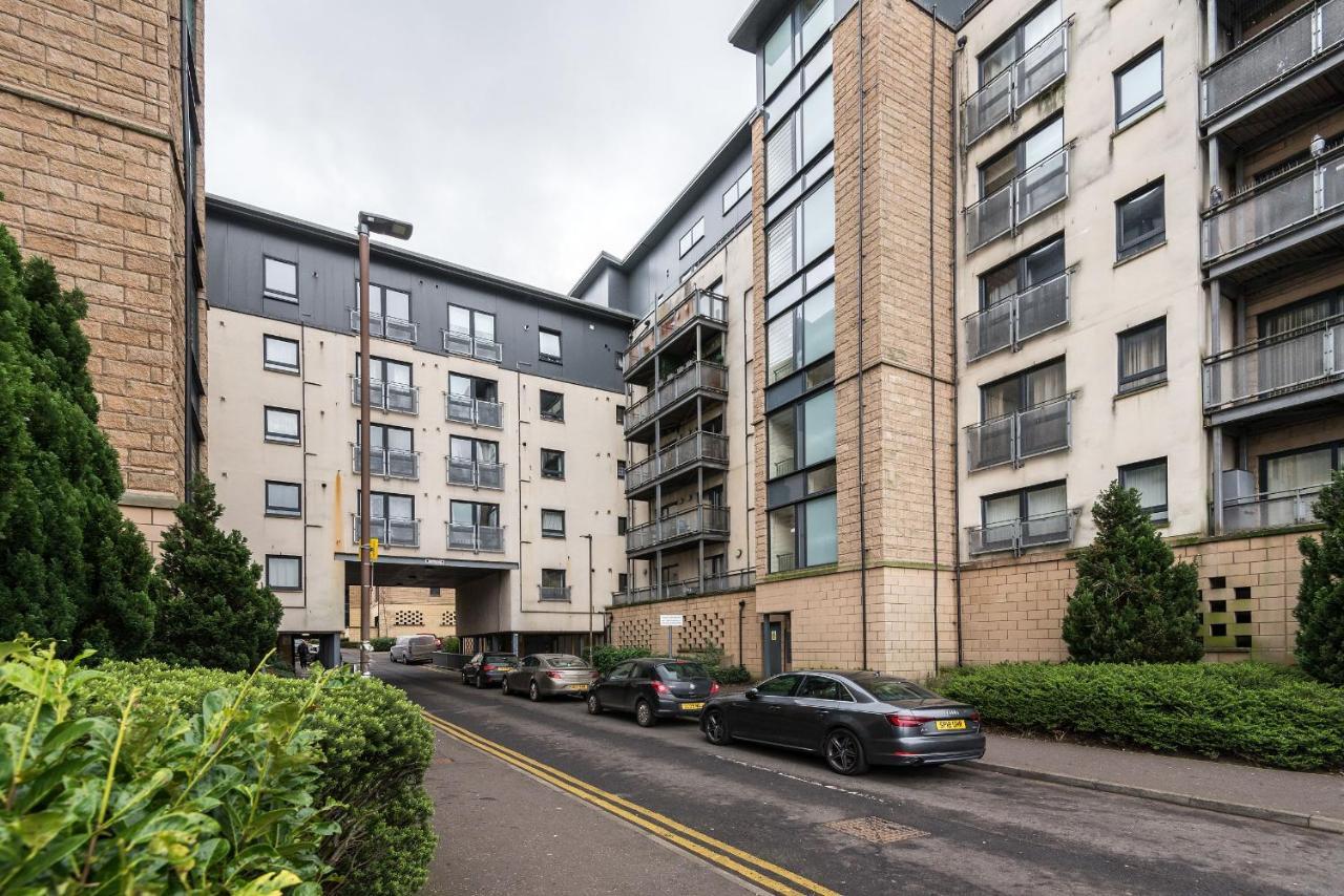 Modern Spacious 3 Bedroom City Centre Apartment - Free Parking - Private Balcony Edinburgh Luaran gambar