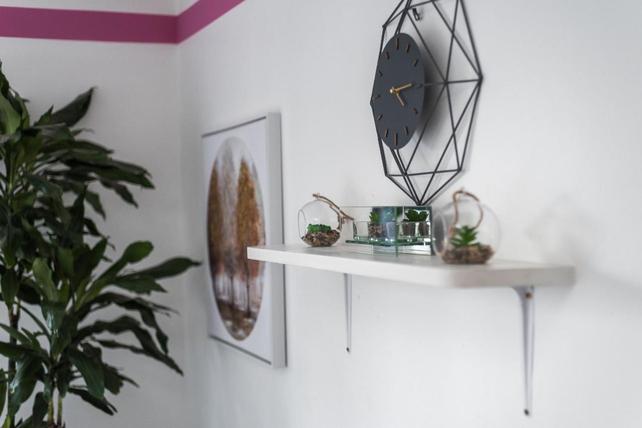 Modern Spacious 3 Bedroom City Centre Apartment - Free Parking - Private Balcony Edinburgh Luaran gambar