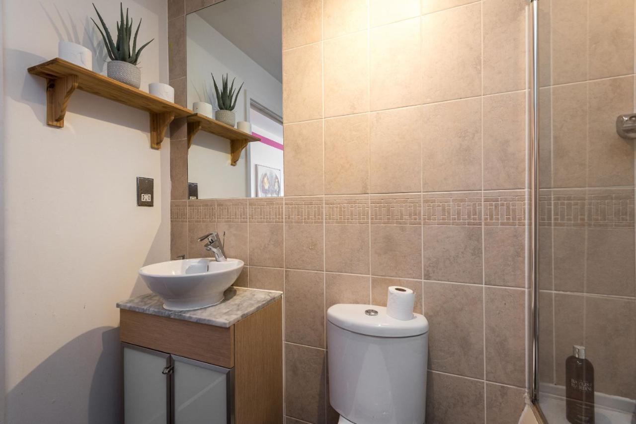 Modern Spacious 3 Bedroom City Centre Apartment - Free Parking - Private Balcony Edinburgh Luaran gambar
