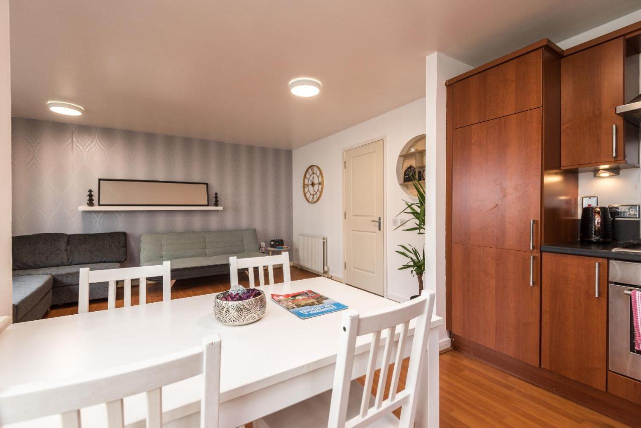 Modern Spacious 3 Bedroom City Centre Apartment - Free Parking - Private Balcony Edinburgh Luaran gambar