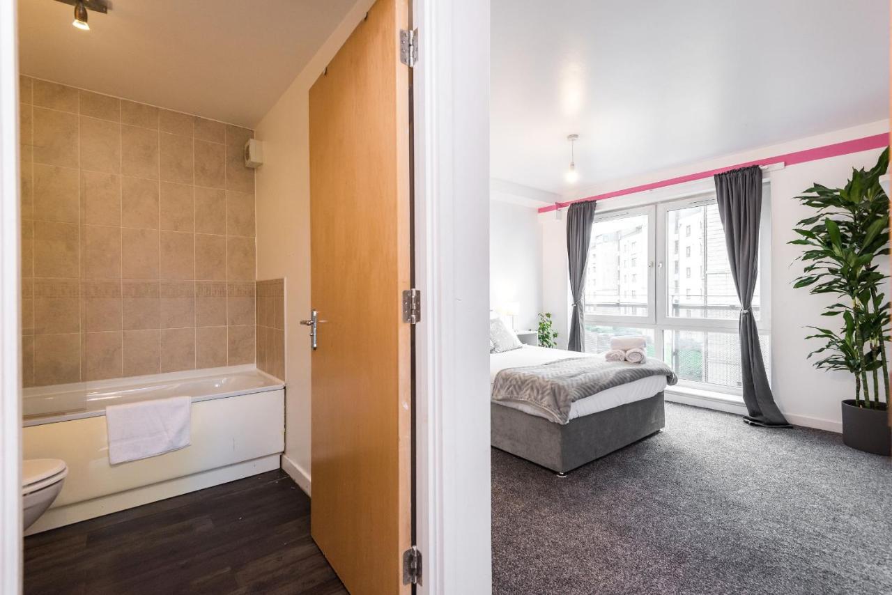 Modern Spacious 3 Bedroom City Centre Apartment - Free Parking - Private Balcony Edinburgh Luaran gambar