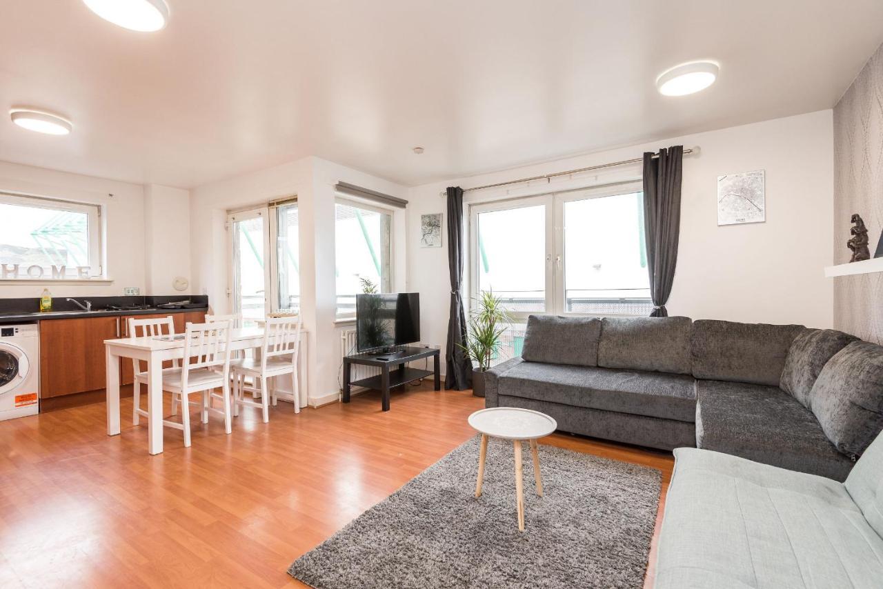 Modern Spacious 3 Bedroom City Centre Apartment - Free Parking - Private Balcony Edinburgh Luaran gambar