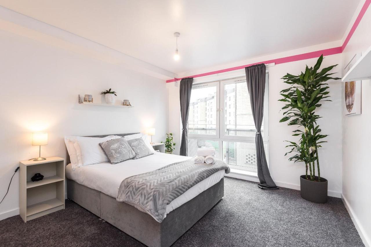 Modern Spacious 3 Bedroom City Centre Apartment - Free Parking - Private Balcony Edinburgh Luaran gambar