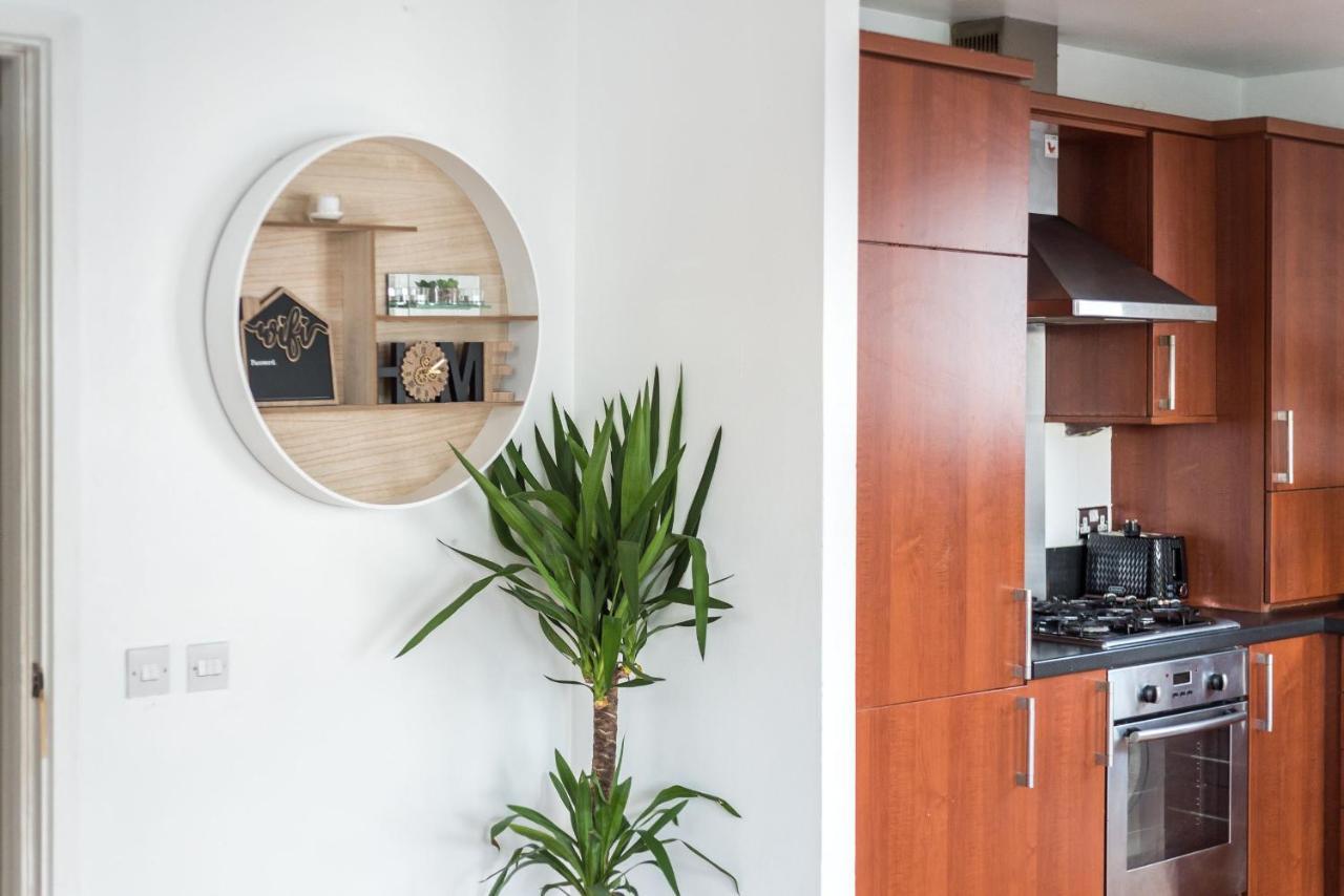 Modern Spacious 3 Bedroom City Centre Apartment - Free Parking - Private Balcony Edinburgh Luaran gambar