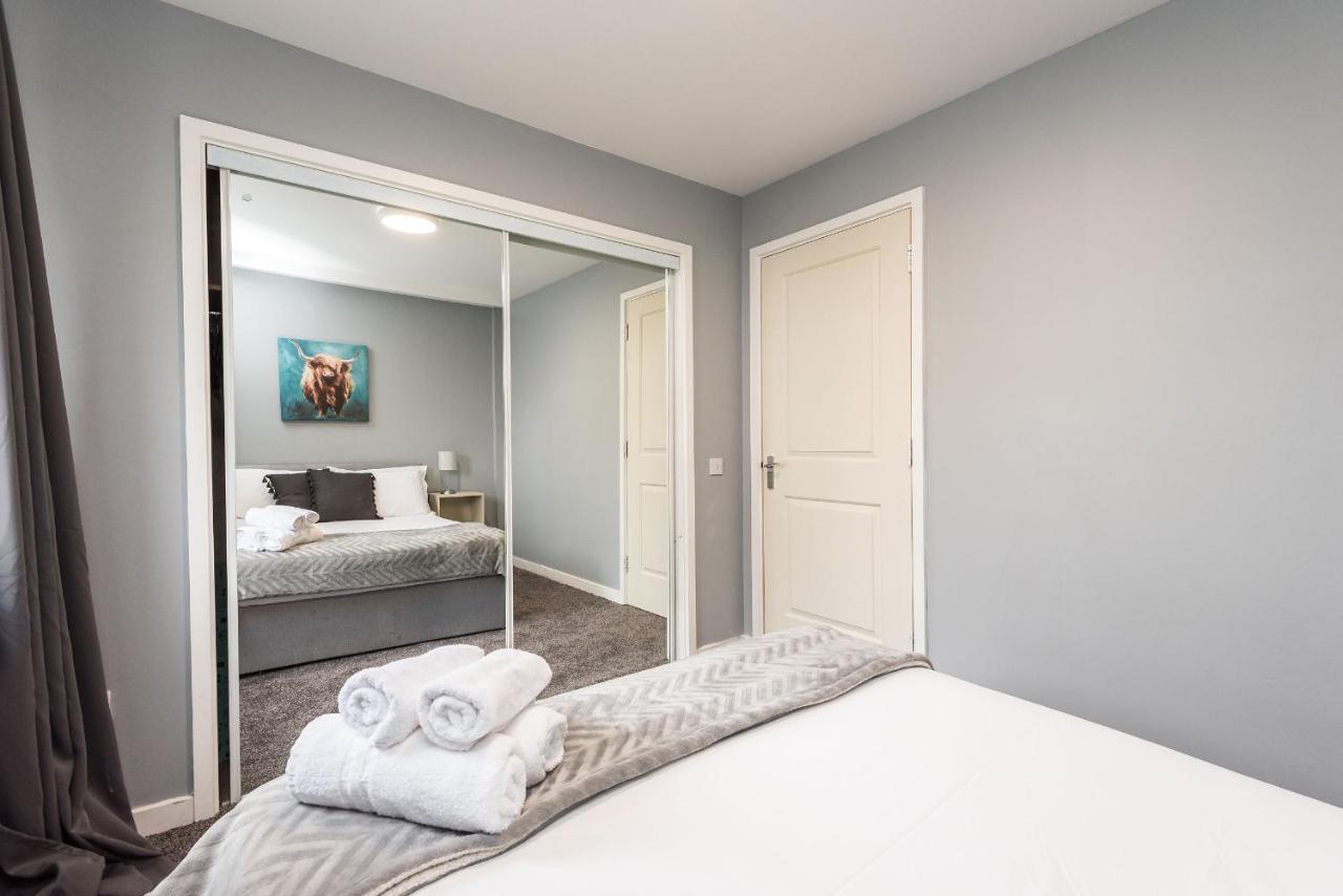 Modern Spacious 3 Bedroom City Centre Apartment - Free Parking - Private Balcony Edinburgh Luaran gambar
