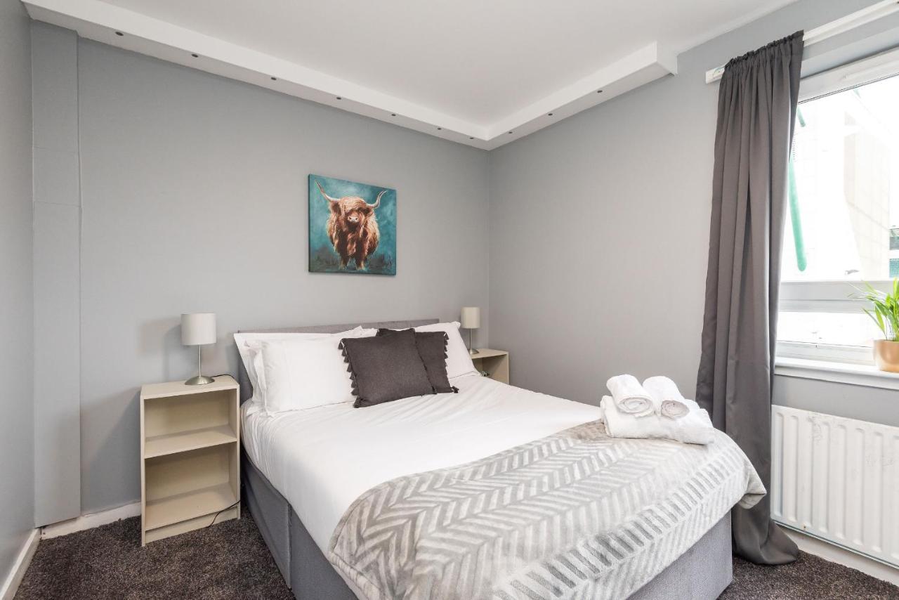 Modern Spacious 3 Bedroom City Centre Apartment - Free Parking - Private Balcony Edinburgh Luaran gambar